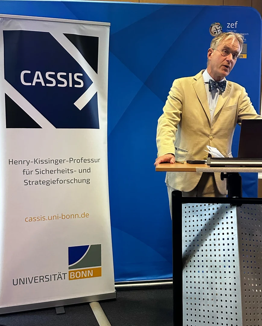 Prof. Dr. Ulrich Schlie