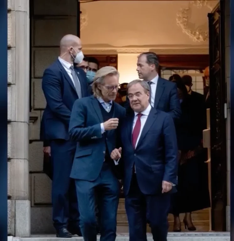 Trotz Asyl-Streit: Politik-Experte räumt eine große Kanzler-Angst ab