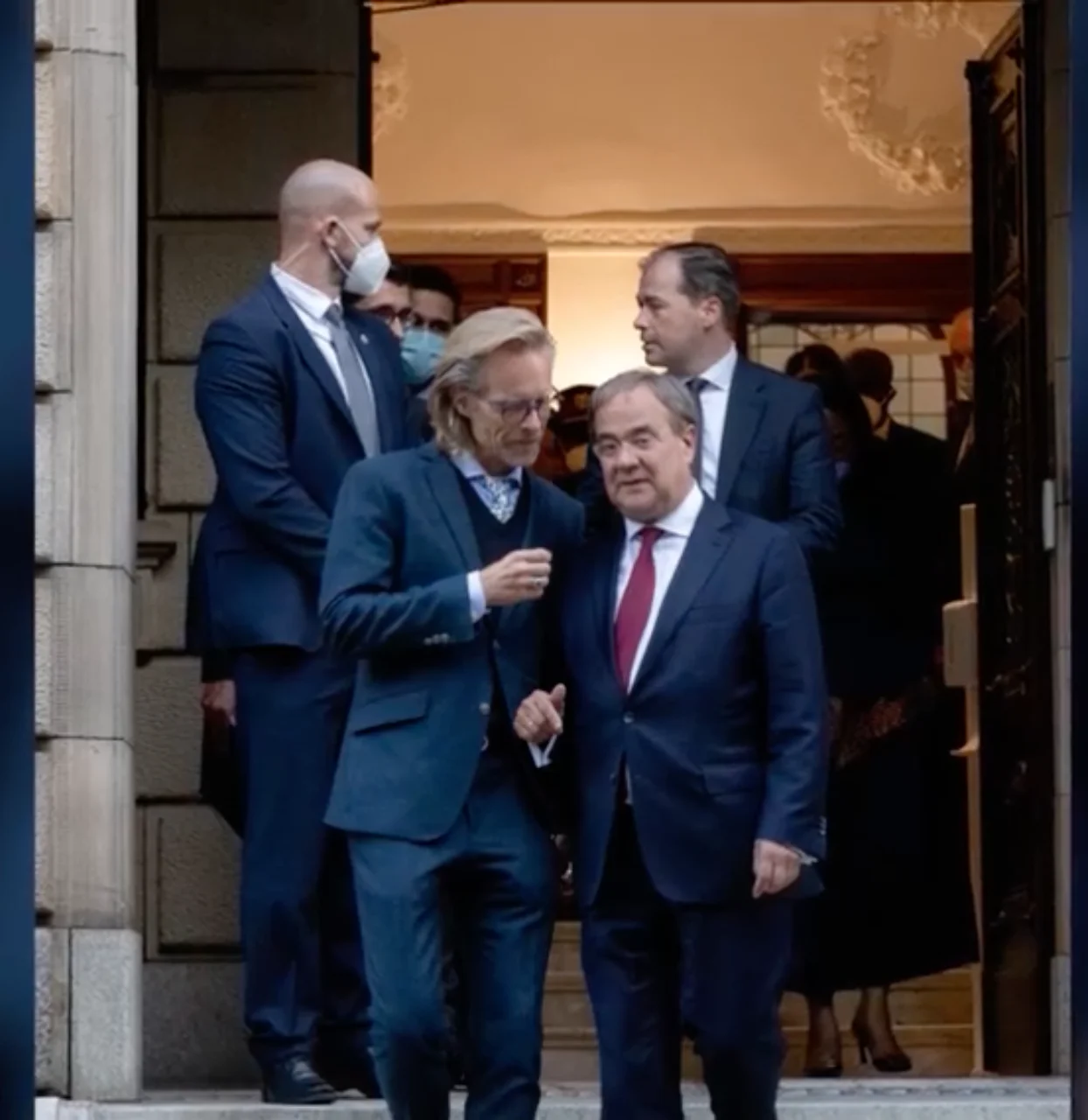 Trotz Asyl-Streit: Politik-Experte räumt eine große Kanzler-Angst ab