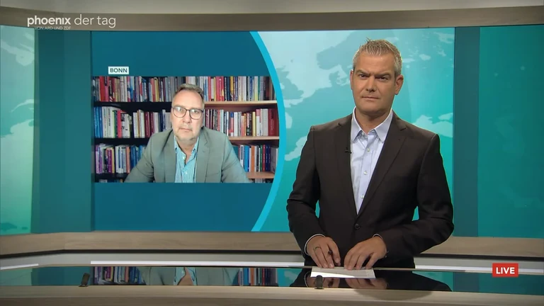 Dr. Frank Umbach im Interview mit phoenix