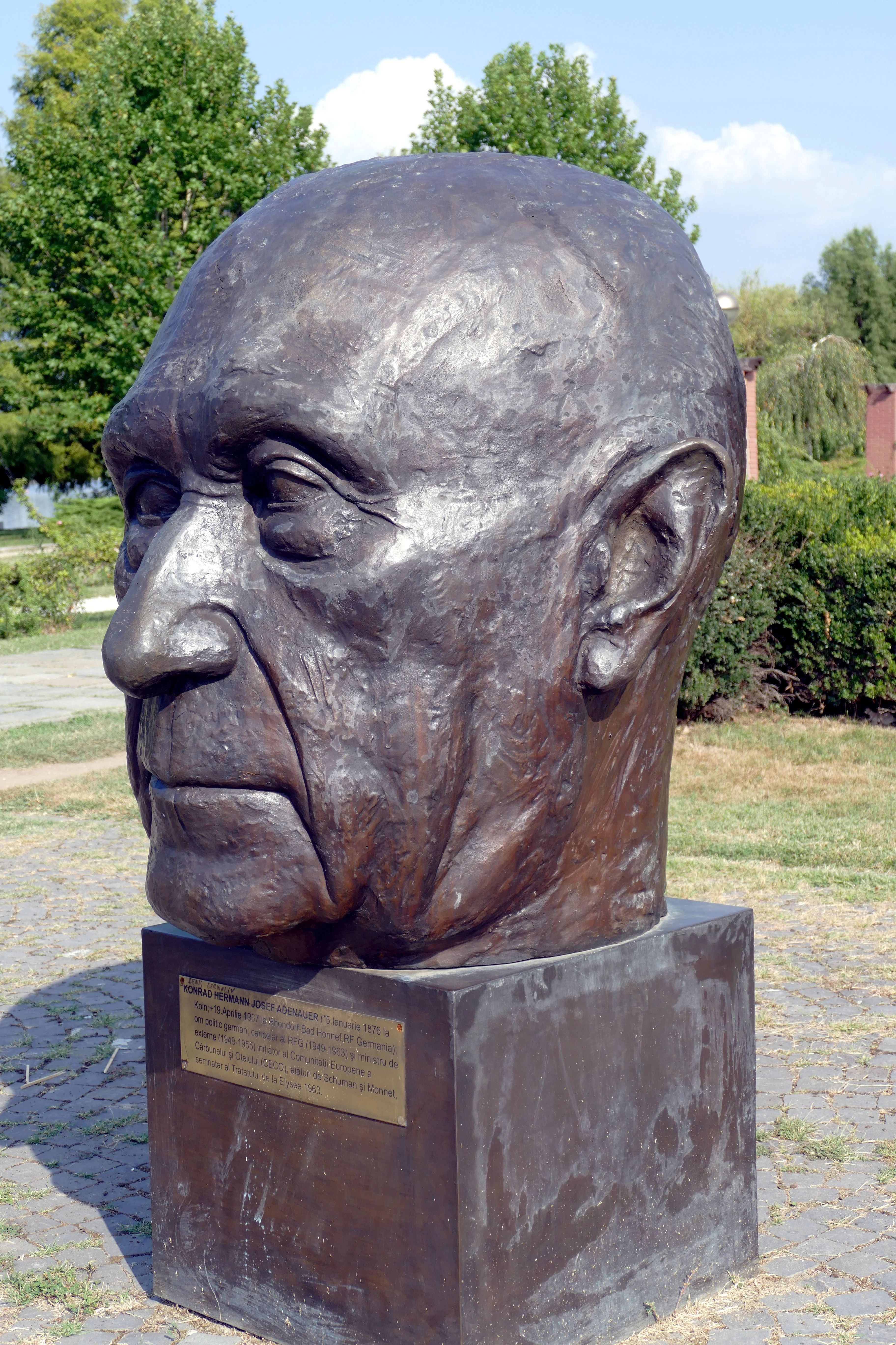 Statue von Konrad Adenauer