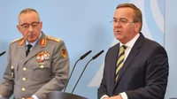 Verteidigungsminister Boris Pistorius und Bundeswehr-Generalinspekteur Carsten Breuer stellen die Militärstrategie vor