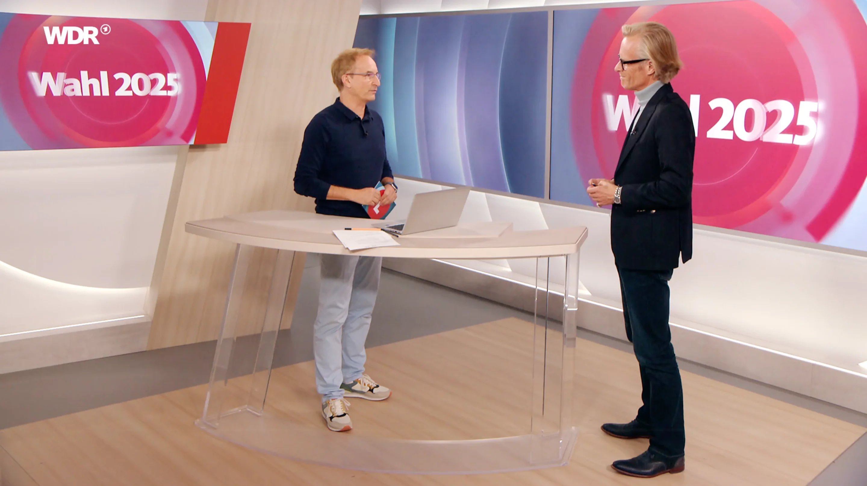 Politologe Prof. Dr. Kronenberg im WDR-Gespräch unmittelbar nach den NRW-Kommunalwahlen am 14. September.