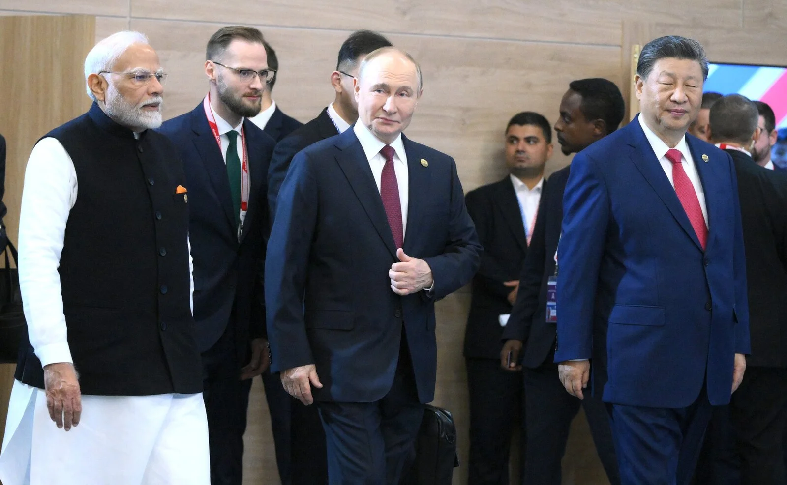 Narendra Modi, Wladimir Putin und Xi Jinping anlässlich des BRICS-Gipfels 2024 in Kazan (Russland).