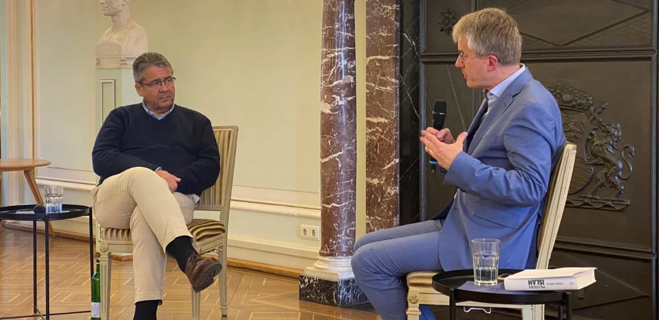 Sigmar Gabriel und Prof. Dr. Ulrich Schlie.jpg