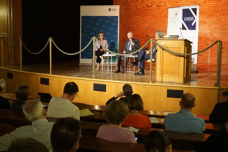 left to right: Fenja Wiluda, Jaap de Hoop Scheffer and Dirk Brengelmann