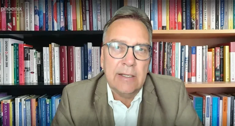 Dr. Frank Umbach im Schaltgespräch mit phoenix