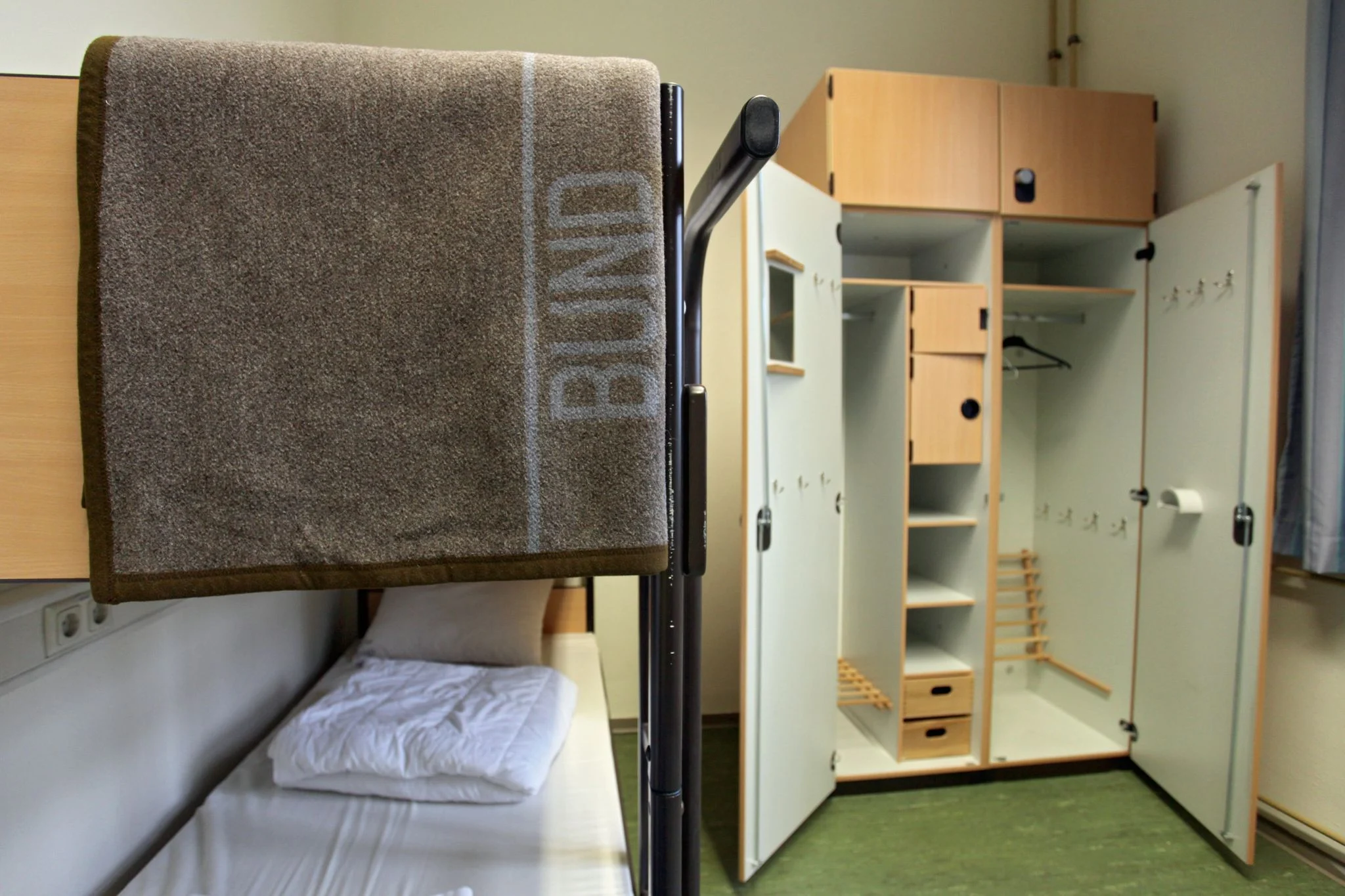 Dr. Joachim Weber at Schwäbische.de: Embarrassing and disgusting - Why compulsory military service is really failing