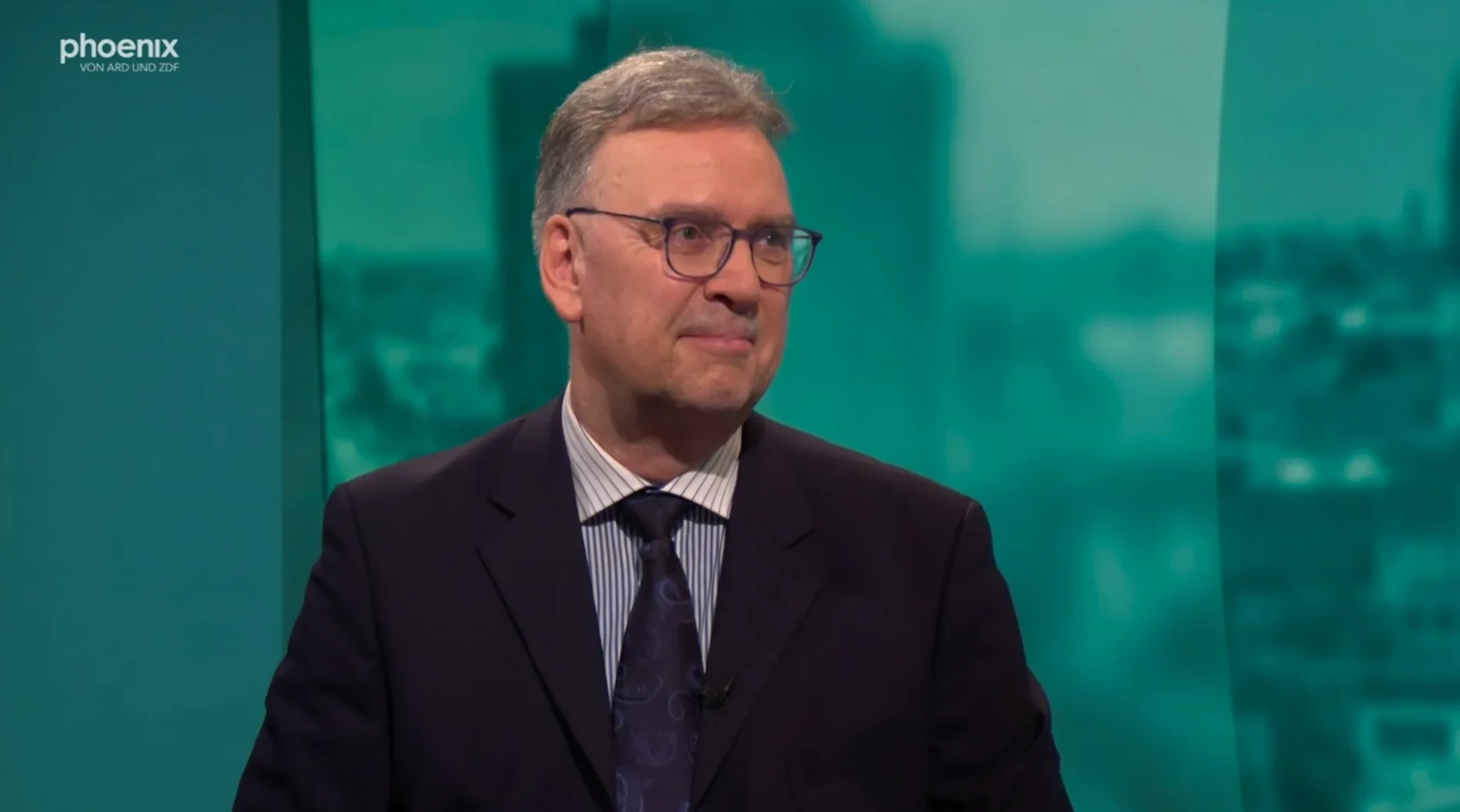 Dr. Frank Umbach at phoenix vor ort.