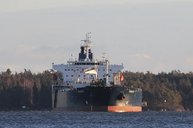 The oil tanker "Eagle 2" off Finnland's coast in December 2024.