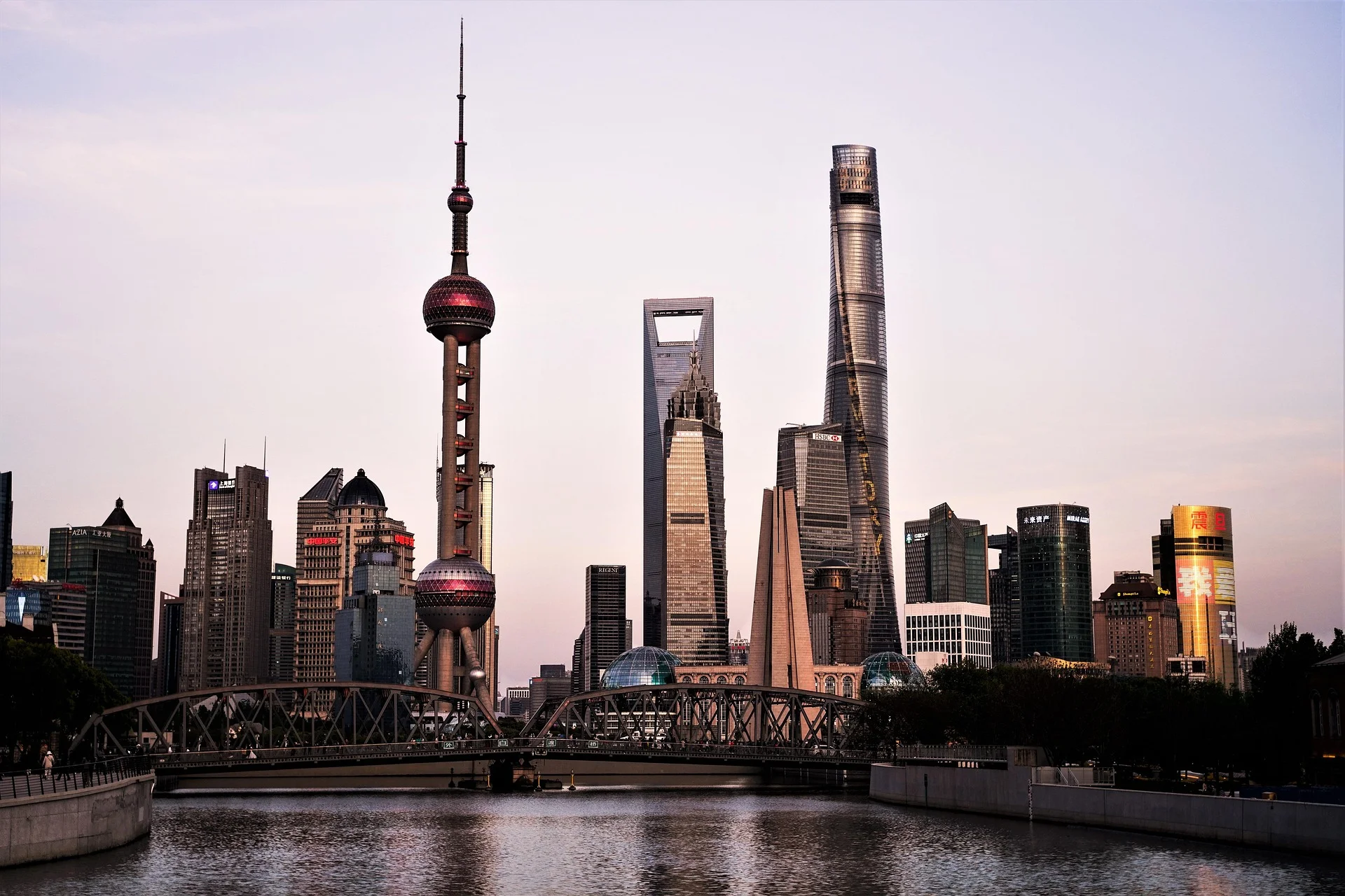 akasakow-skyscrapers-6189641_1920.webp