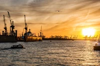 hamburg-3737388_1920.jpg