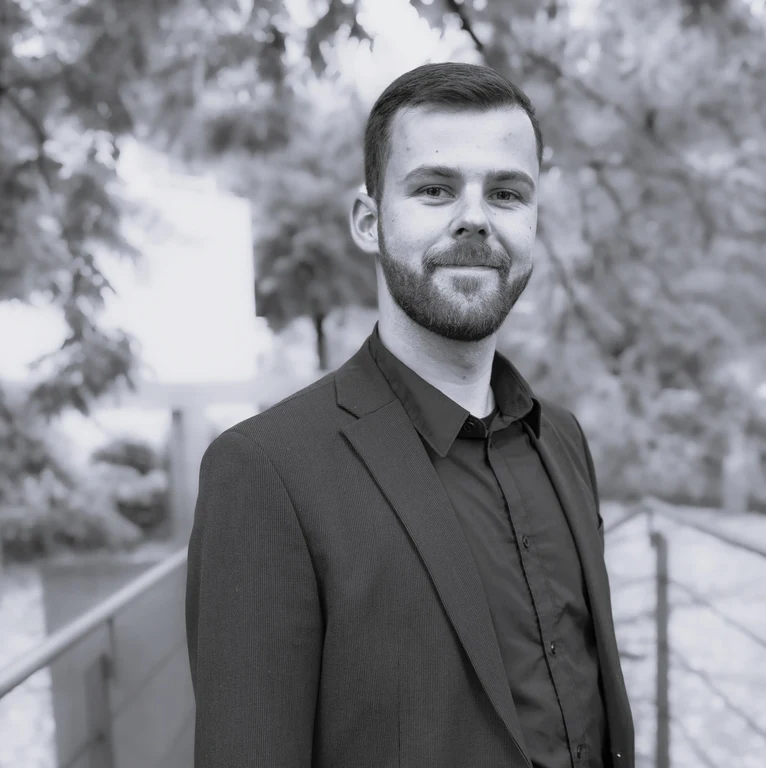 Portrait Mai_Max sw.jpg