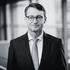 Profilbild Herr Wöller S-W.webp