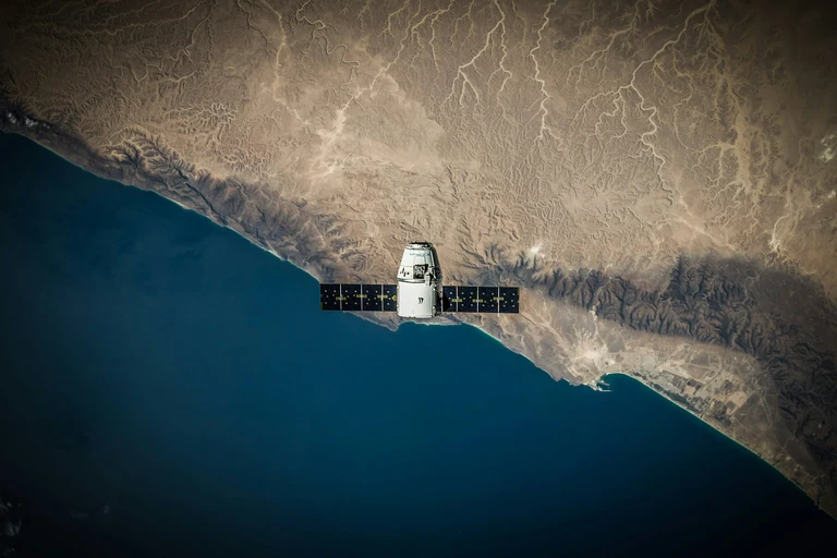 spacex-VBNb52J8Trk-unsplash.webp